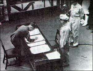 日本大本營(yíng)代表梅津美治郎簽字。