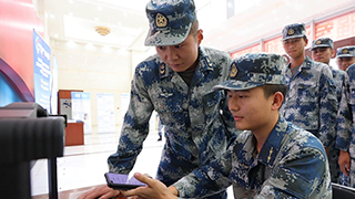 享受網(wǎng)絡(luò)便利、確保軍營(yíng)網(wǎng)絡(luò)安全，看看空軍這個(gè)師怎么做