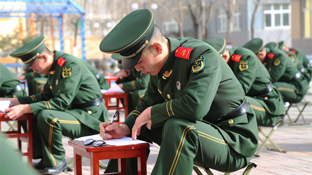 如何幫助新兵走好“兵之初”，在法治軌道上扎實(shí)起步？