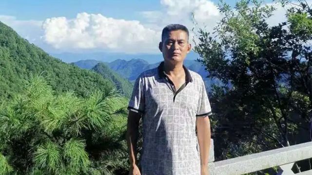 平凡崗位上發(fā)出耀眼的光！同事戰(zhàn)友追憶梅華明淚滿巾
