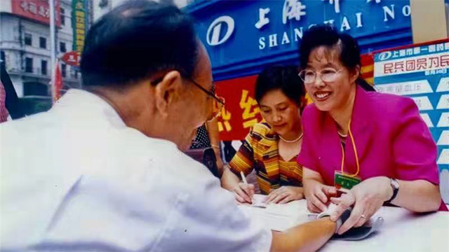 她用40年的堅(jiān)持，鑄就了南京路上這個(gè)“特殊品牌”