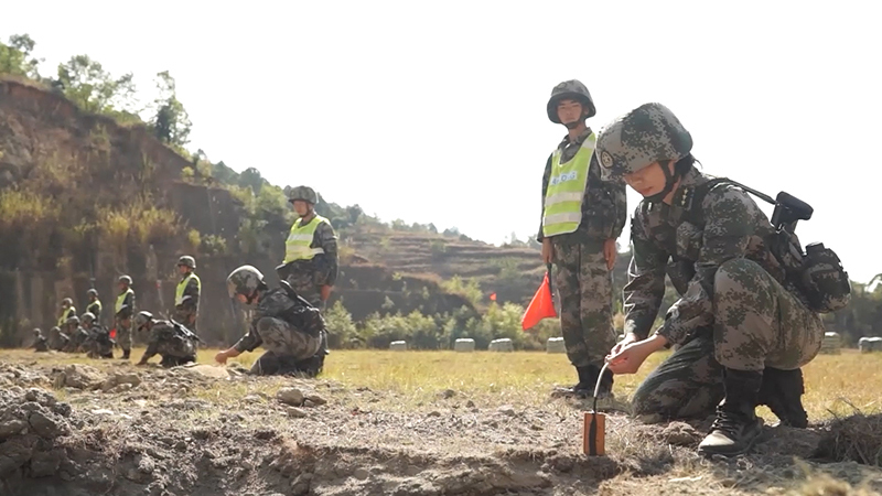 又颯又燃！高原女兵首次實爆精準(zhǔn)摧毀“敵”目標(biāo)