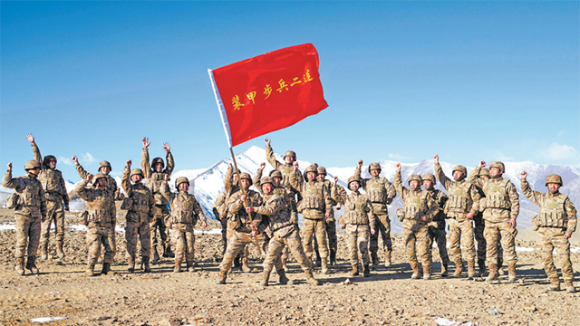 立功創(chuàng)模，軍營升起閃亮的星