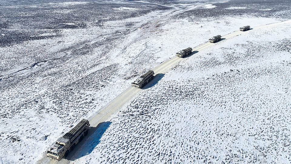 戰(zhàn)車馳騁雪原——陸軍某旅實戰(zhàn)化訓練影像