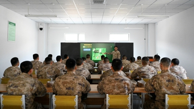 第81集團軍某旅組織通信裝備修理專業(yè)集約化訓練