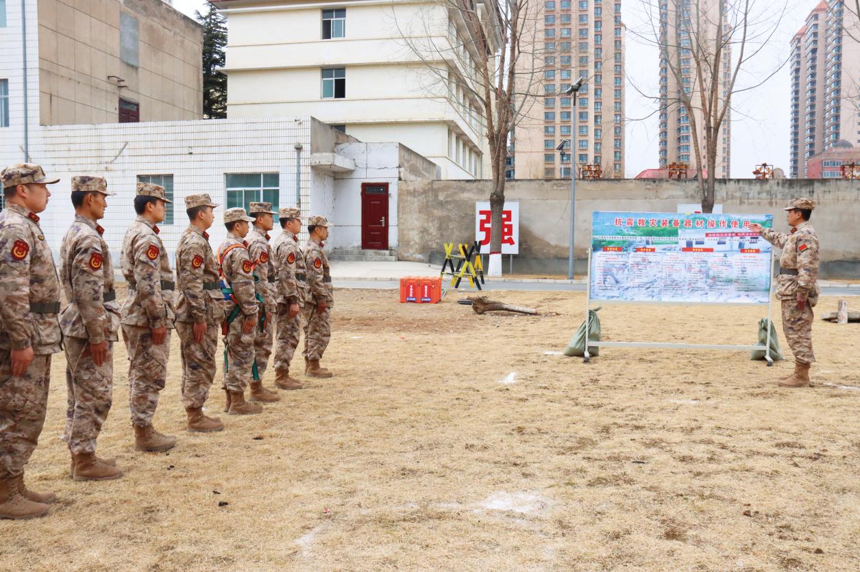 臨夏軍分區(qū)組織專武干部進行搶險救災訓練