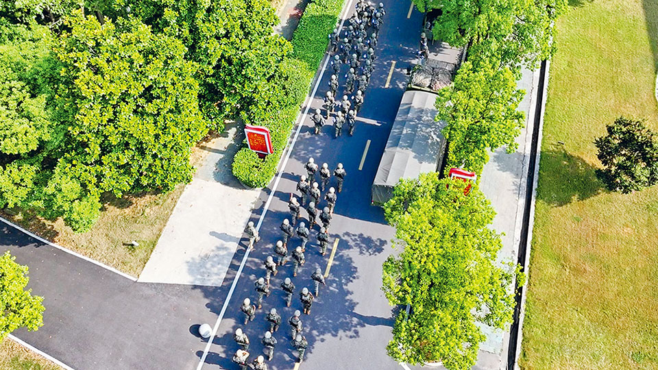 陸軍某旅：全員全裝拉動(dòng)成為每周“必修課”