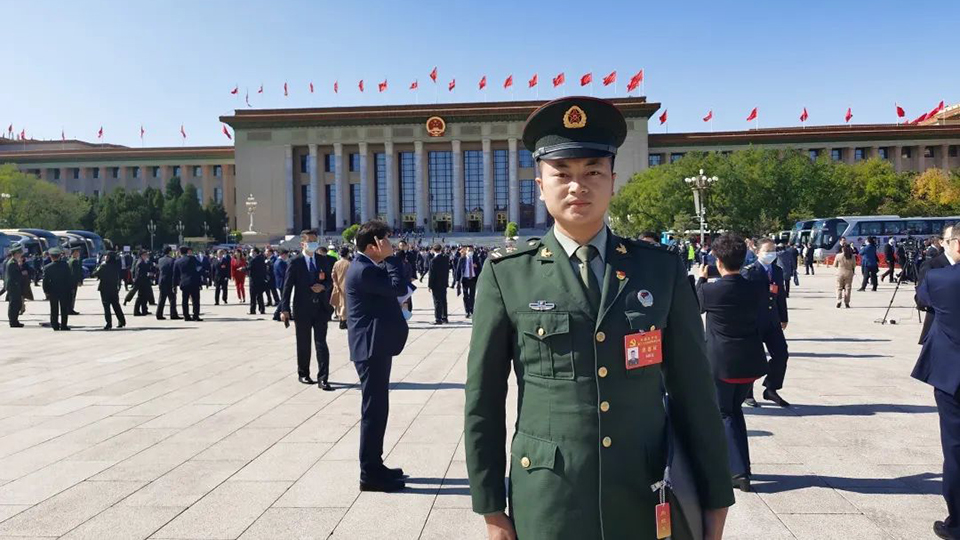 了不起的中國(guó)軍人丨二十大代表向躍東：一路風(fēng)馳電掣，只因心中有夢(mèng)！