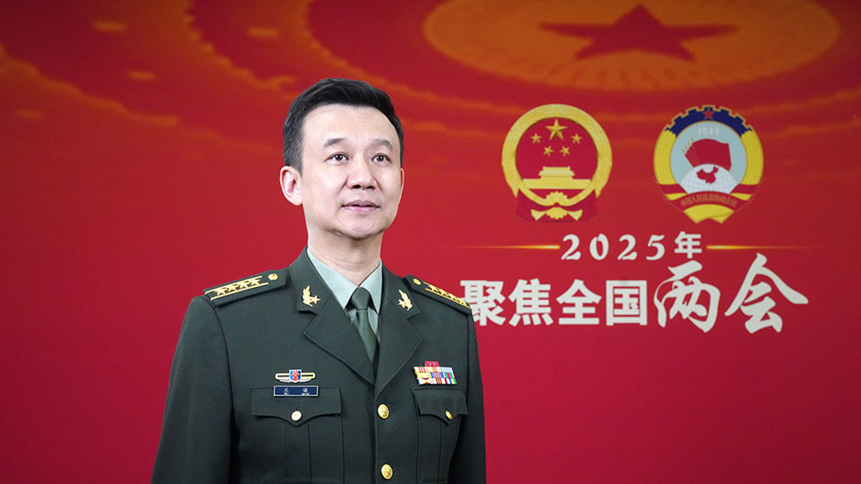 十四屆全國人大三次會議解放軍和武警部隊代表團(tuán)新聞發(fā)言人吳謙接受媒體采訪